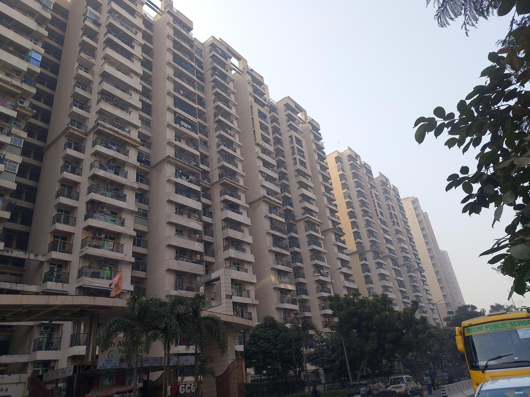 Gaur City 6th Avenue